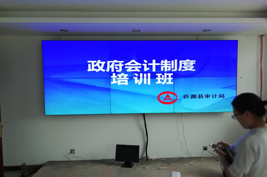 55寸超窄边液晶拼接屏进驻沂源县审计局