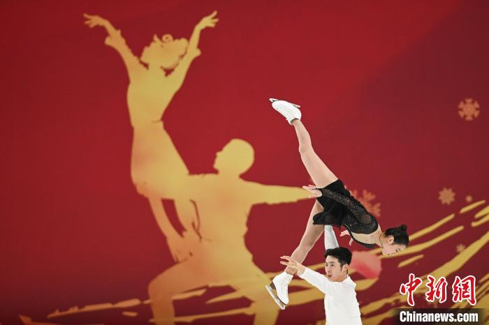 法国选手萧传文夺得2023中国杯男子单人滑冠军，