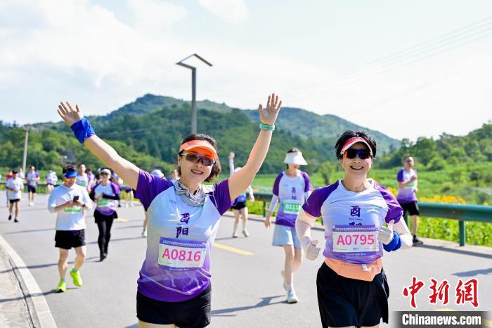 2025酉阳生态半程马拉松千人畅跑云端仙境