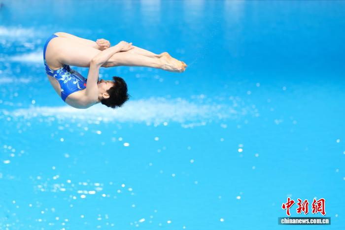 粤港澳全运会跳水女子1米跳板：李亚杰以330.55分