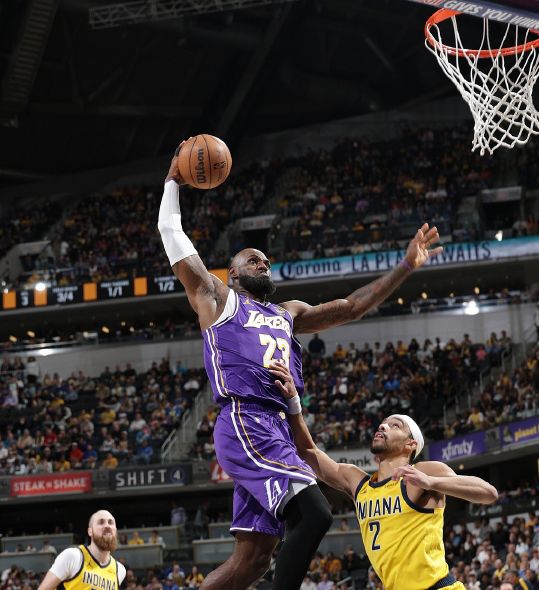 詹姆斯23+9+9助湖人逆转步行者 布朗尼首秀助阵