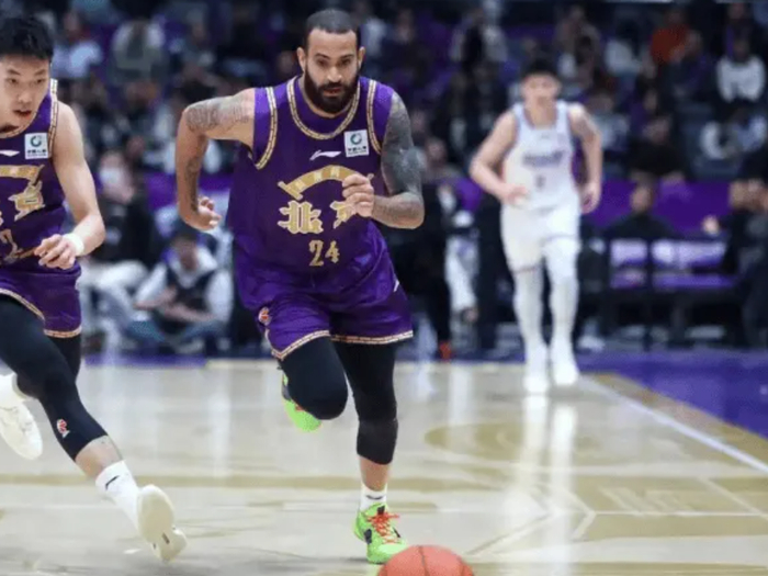 北控末节崩盘遭江苏逆转 张庆鹏战术短板暴露