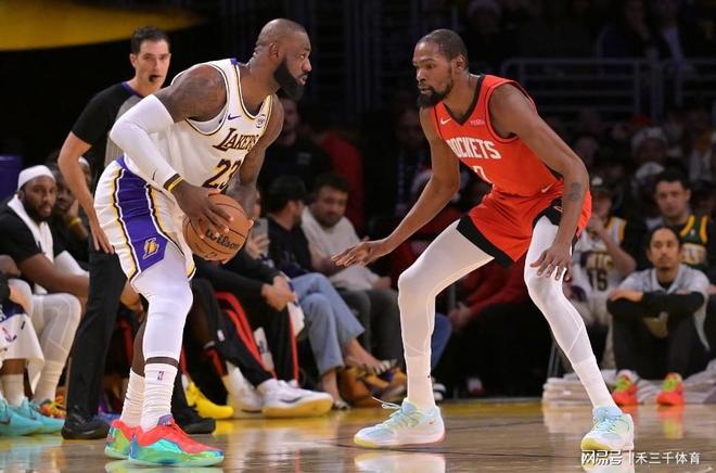 火箭VS湖人季后赛对峙：战术博弈与核心对决