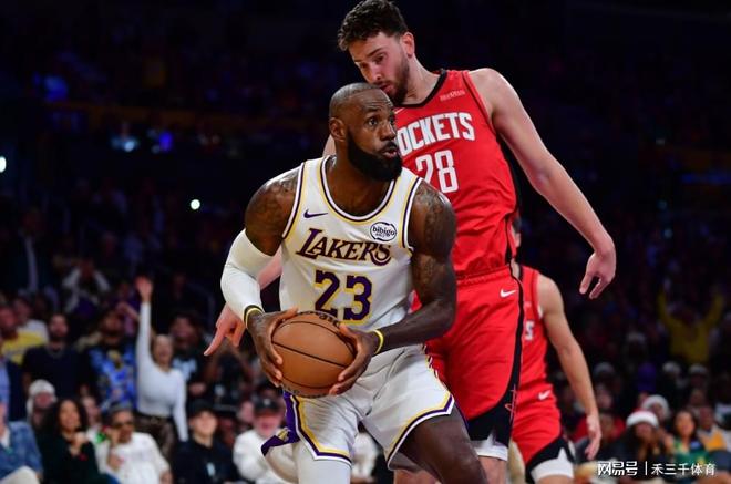 火箭VS湖人季后赛对峙：战术博弈与核心对决